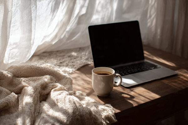a_minimalist_desk_setup_laptop_mug_of (1)