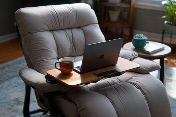 a_recliner_setup_with_cushion_support_laptop(1)