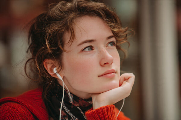 young_20_year_old_woman_listening_to (1)